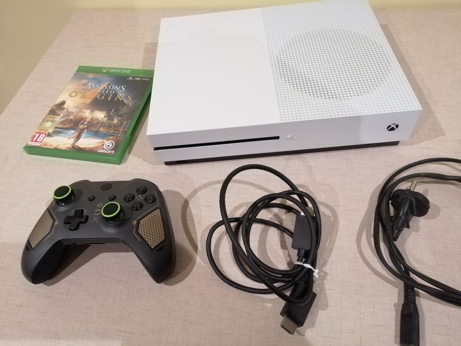 Xbox one s + Assassin's creed