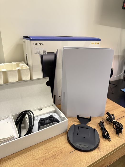 Консоль Sony PlayStation 5 White с Blu-Ray приводом 825 Gb 1 джойстик