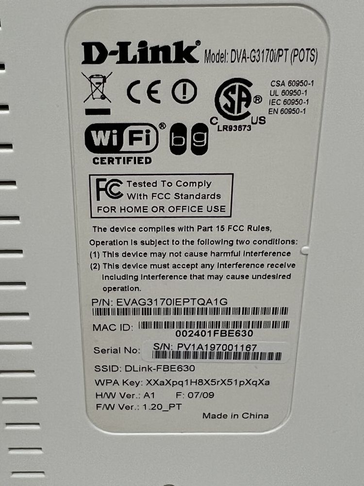 Router D-Link com carregador.