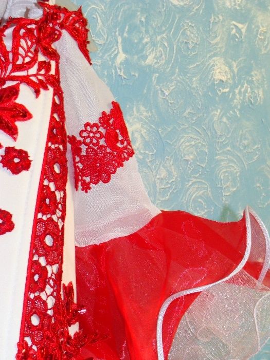 Платье яркое новое праздничное
