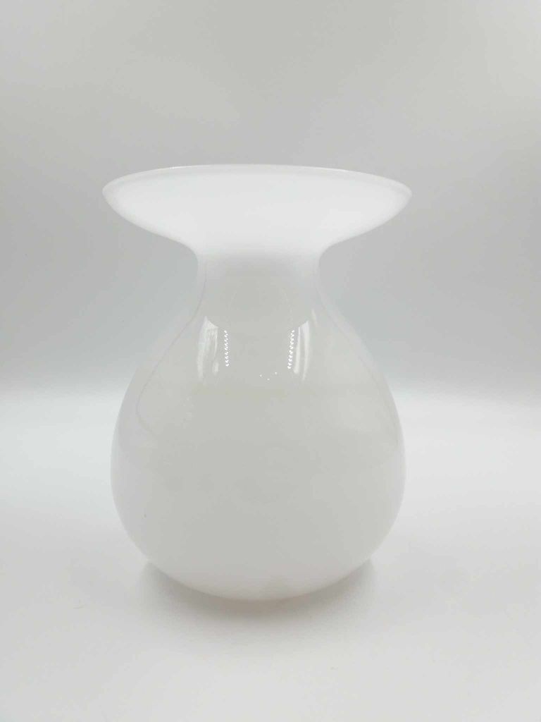 Ładny szklany biały wazon PRL