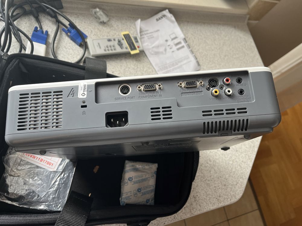 Projector sanyo PLC-XU78 stan  idealny