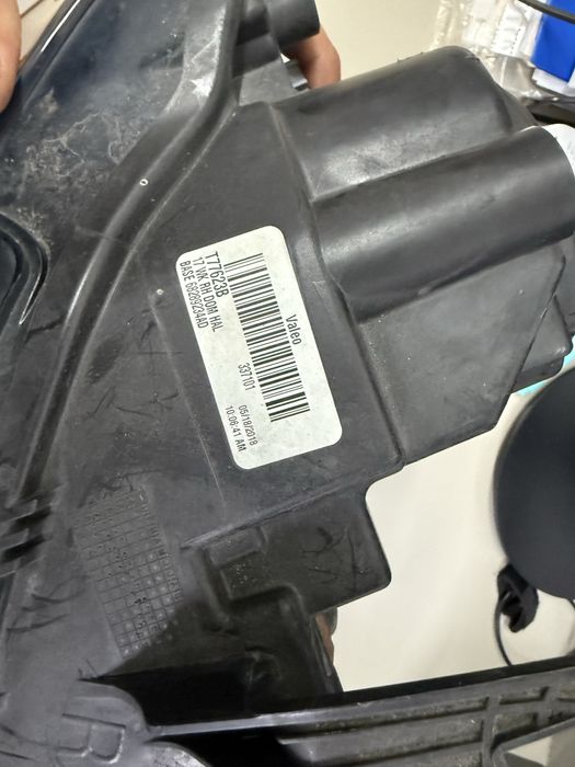 Lampa lampy przód Jeep Grand Cherokee WK2 lift. Prawa i lewa USA.