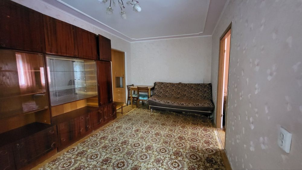 Продаж 4к проспект Космонавтів