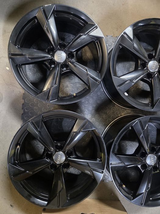 Felgi Aluminiowe 5x112 8Jx18 ET 39 Audi A4 A5 A6 Q5