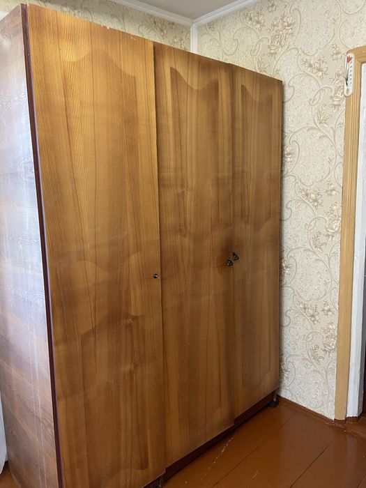 Шафа трьохдверна