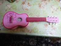 Drewniana gitara dziecieca