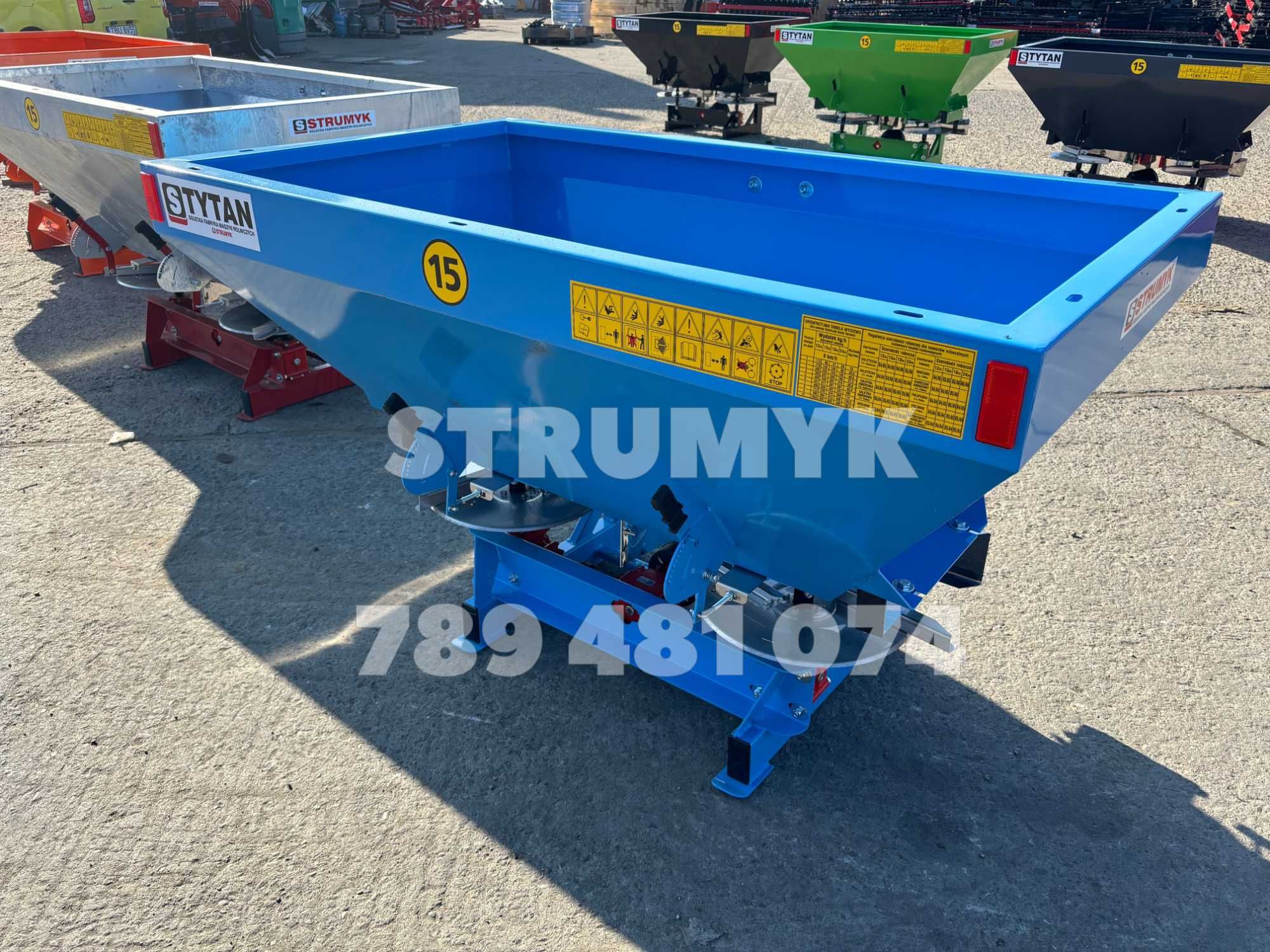 ROZSIEWACZ NAWOZU dwutalerzowy STRUMYK 400 - 1400l hydraulika plandeka