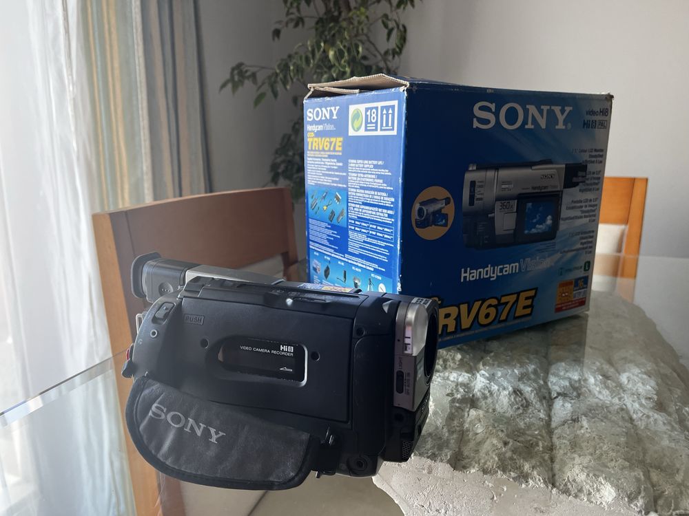 Câmara Sony Handycam Vision CCD-TRV67E Hi-8 como NOVA
