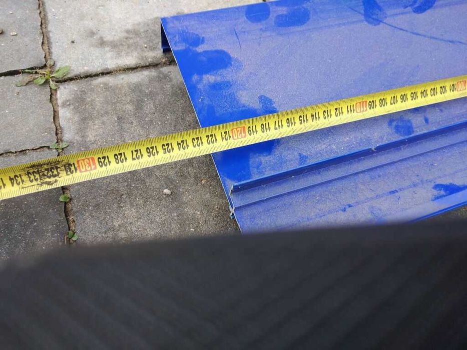 Parapety zewnętrzne aluminiowe.