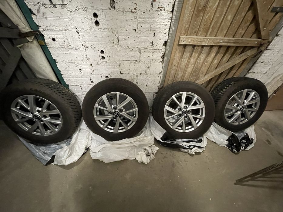 Oryginalne felgi Mazda 16 z oponami zimowymi 215/65/16