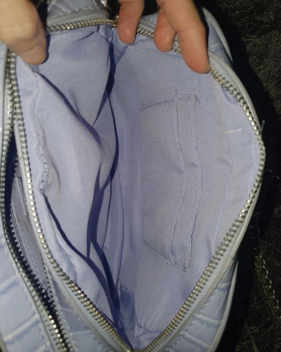 Torebka mała Bershka fiolet na łańcuszku