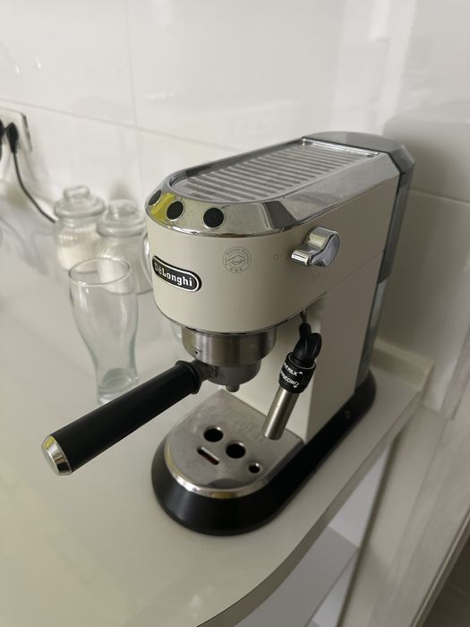 Кавоварка ріжкова Delonghi