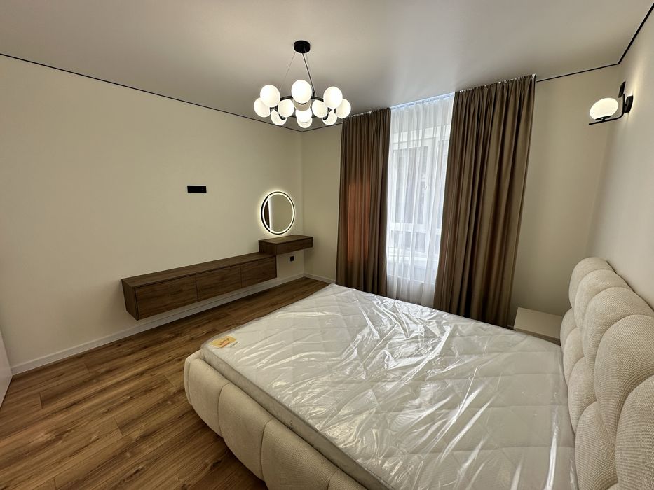 Продаю 2к з кухнею студією біля озера.