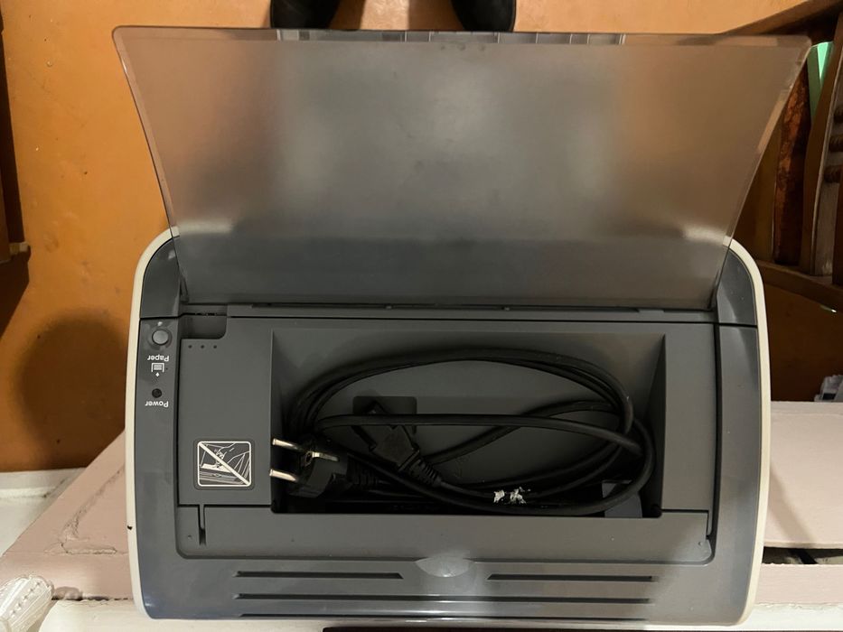 Продам принтер лазерний LBP2900 бу