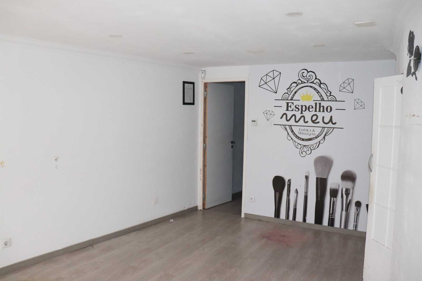 Vende-se: Loja - Espaço Comercial - Zona Histórica Abrantes