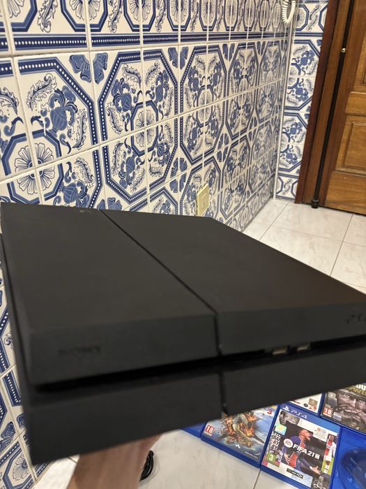 Playstation 4 1TB + Comando + Jogos