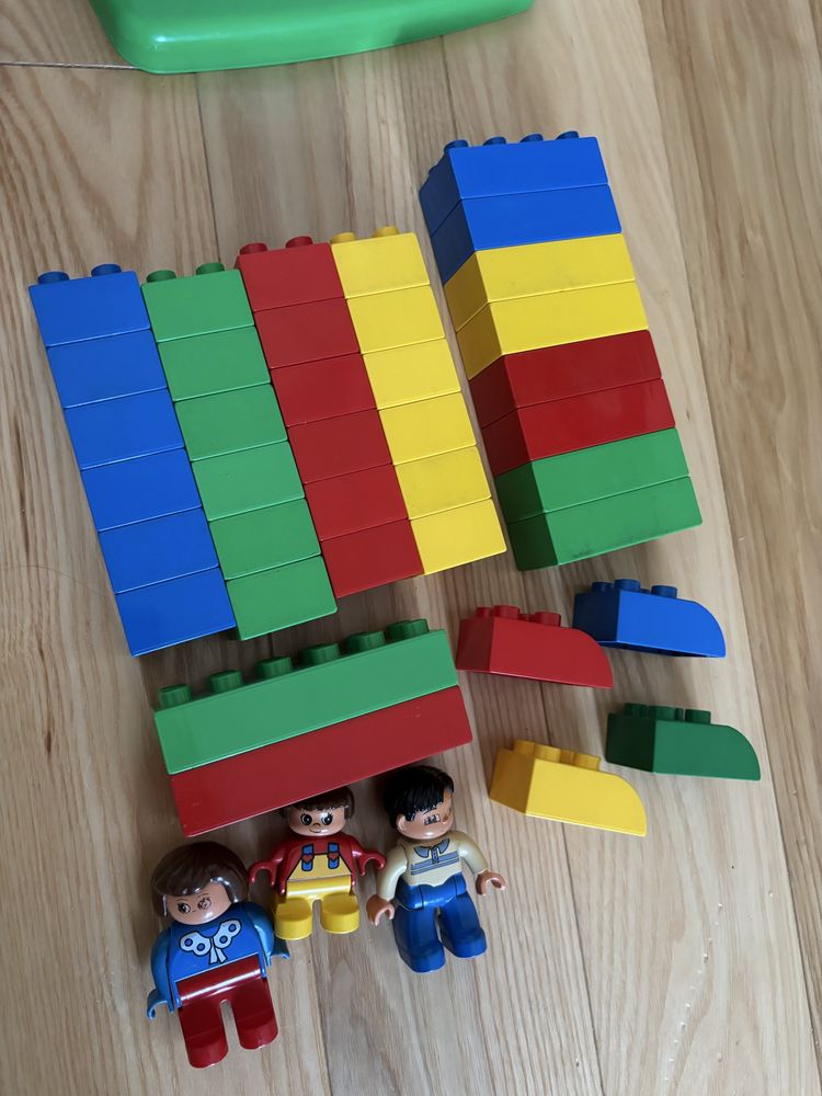 Klocki LEGO Duplo – zestaw klocków + figurki + pudełko