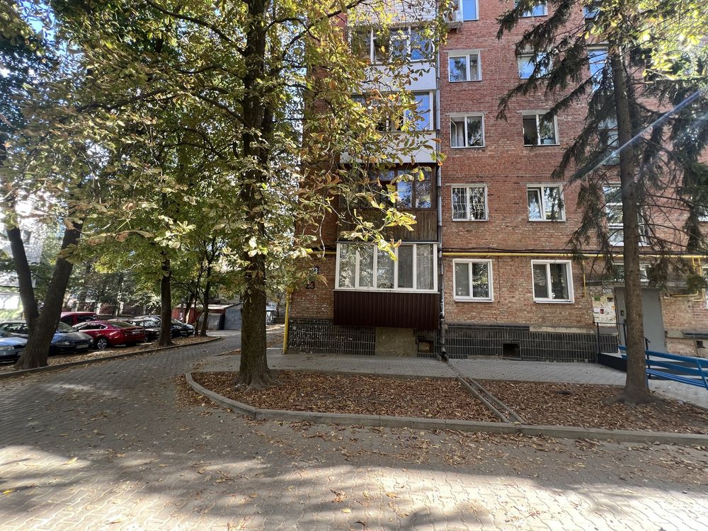 Продам 3-х кімнатну квартиру в центрі міста з автономним опаленням