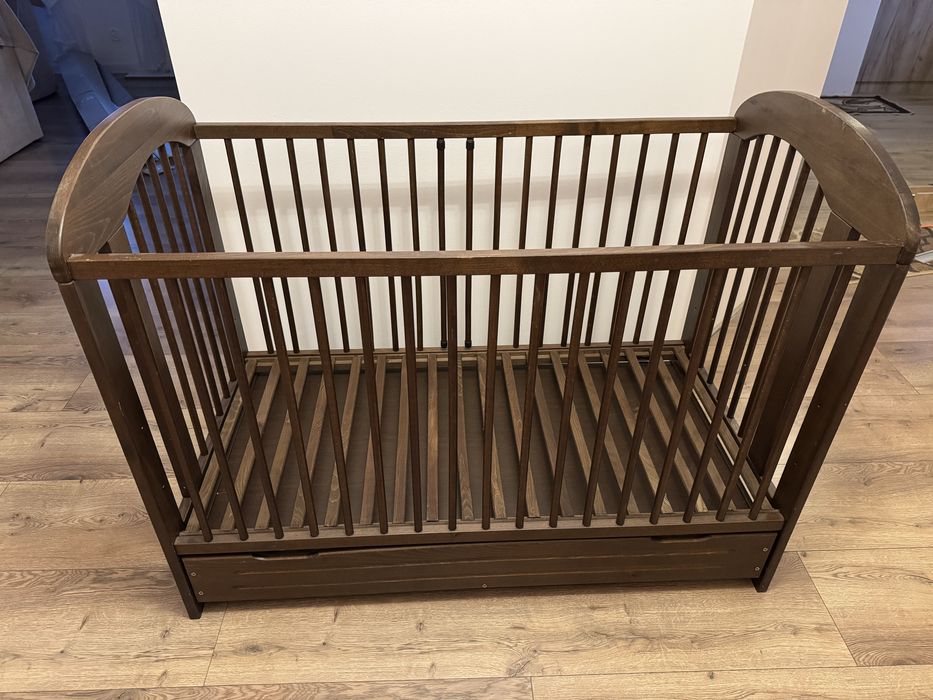 Łóżeczko dziecięce drewniane