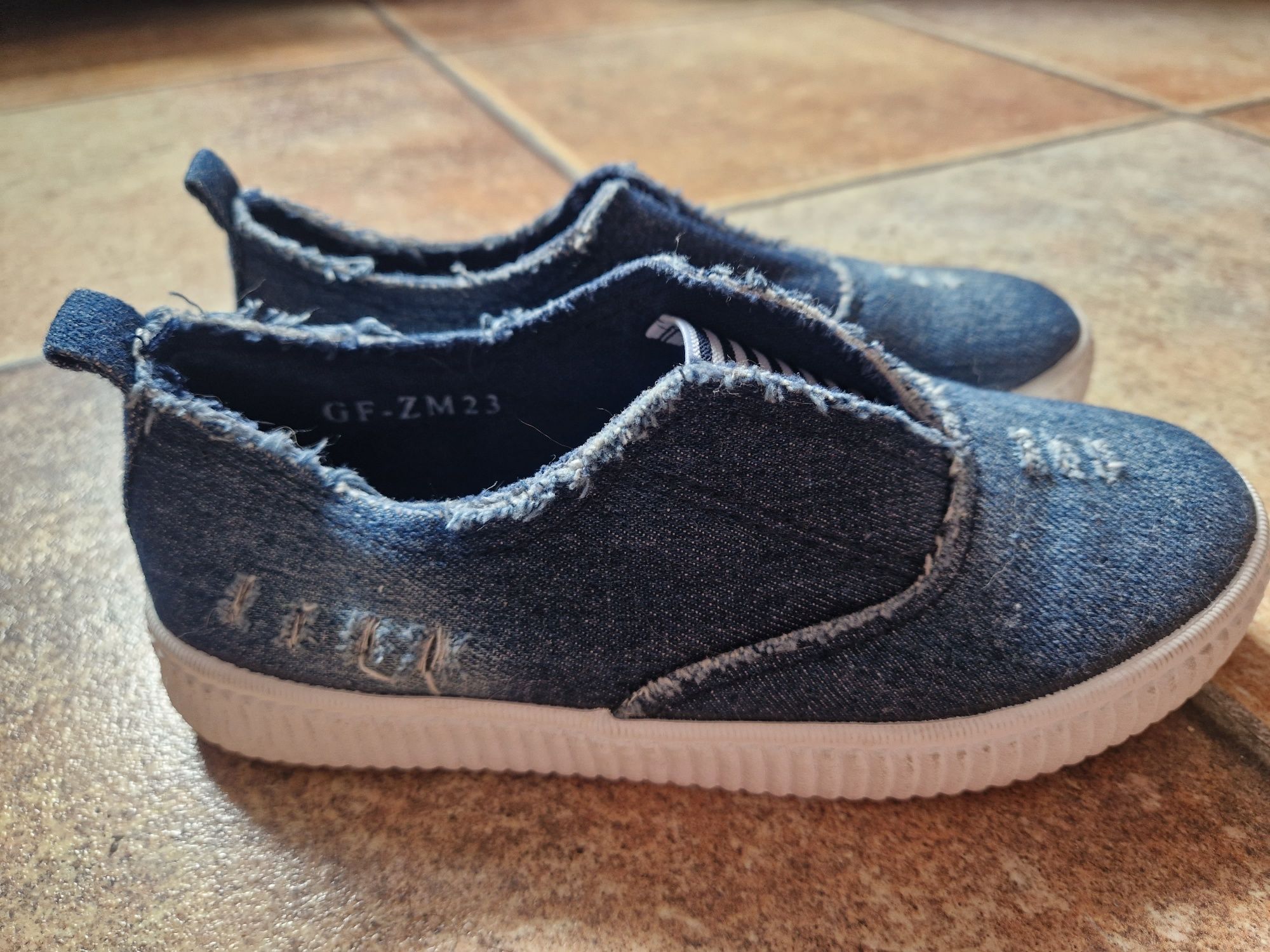 Nowe Jeansowe buty r.35