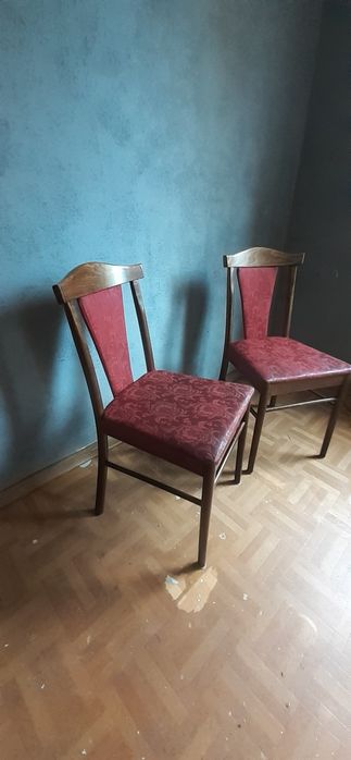 Stare krzesła drewniane tapicerowane Fameg