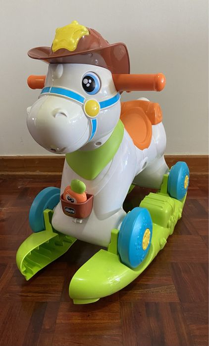 Cavalo Andador CHICCO. Completo. Em bom estado