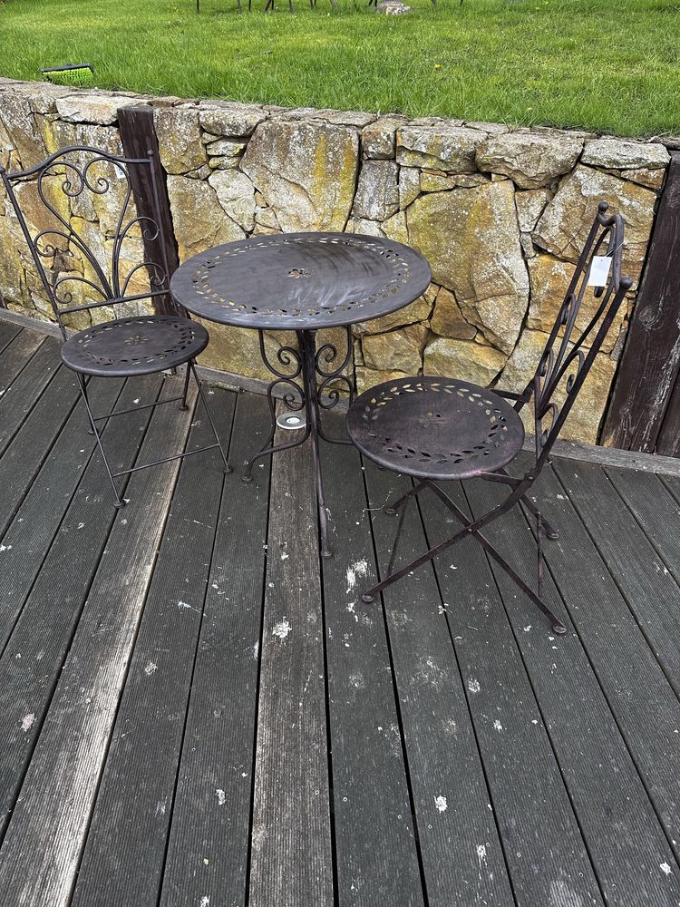 Meble ogorodowe, stolik ogorodowy i dwa krzesełka, komplet mebli ogród