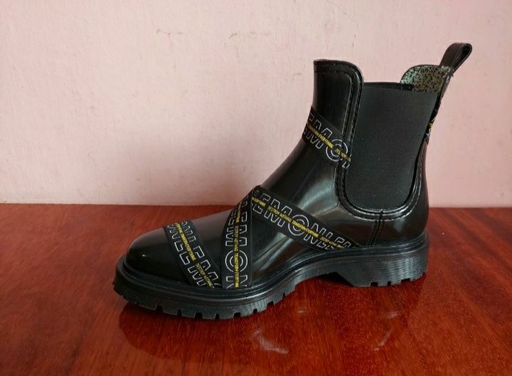 Черевики челсі фірми dr.martens lemon jelly оригінал

Сезо