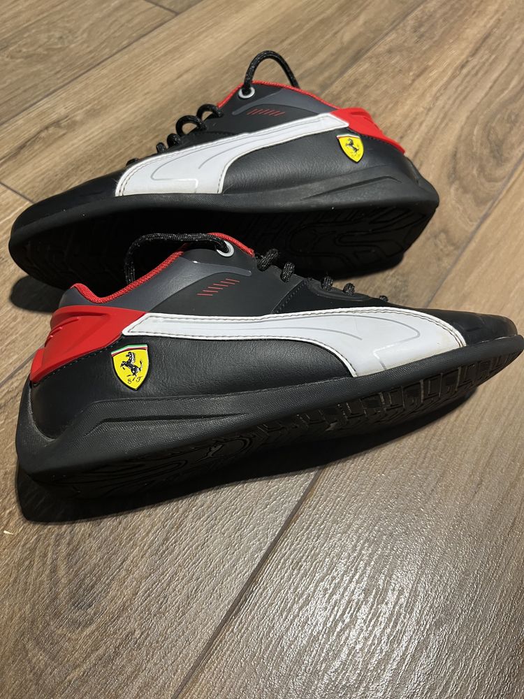 Buty Puma Ferrari chłopięce rozm. 35,5