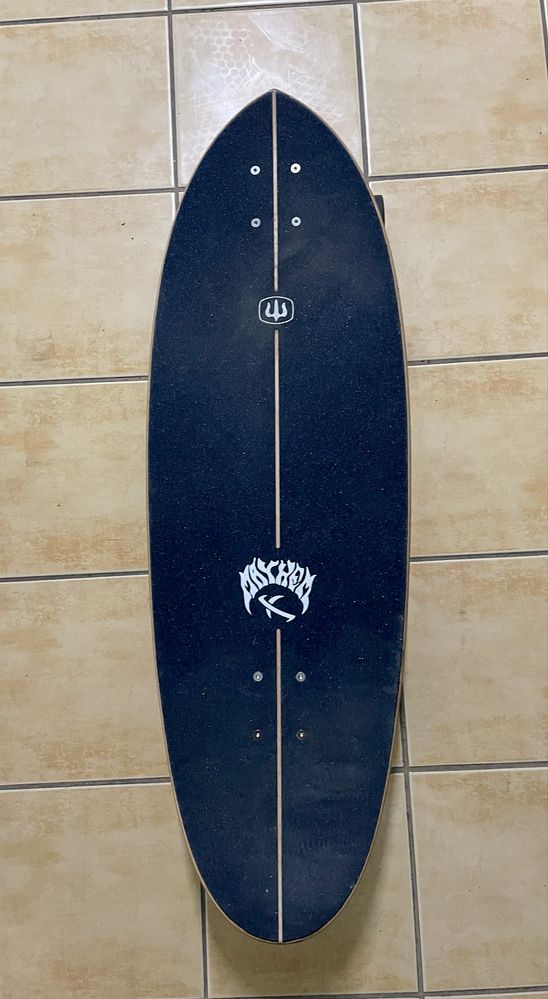 Vendo surf skate Carver …Lost