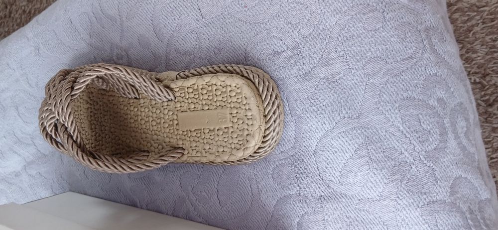 Жіночі шльопанці