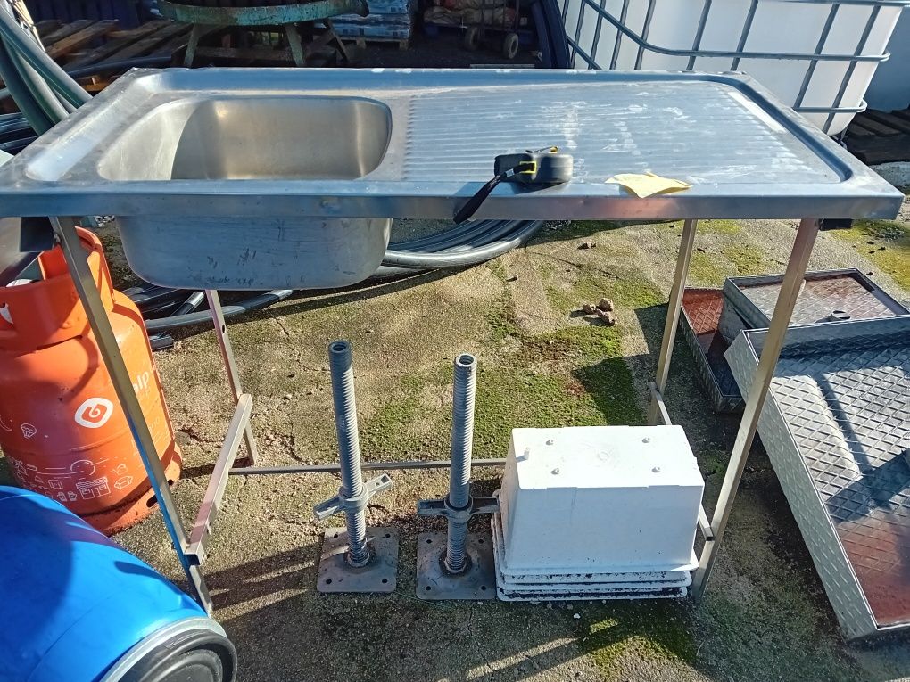 Vendo bancas inox com duas pias