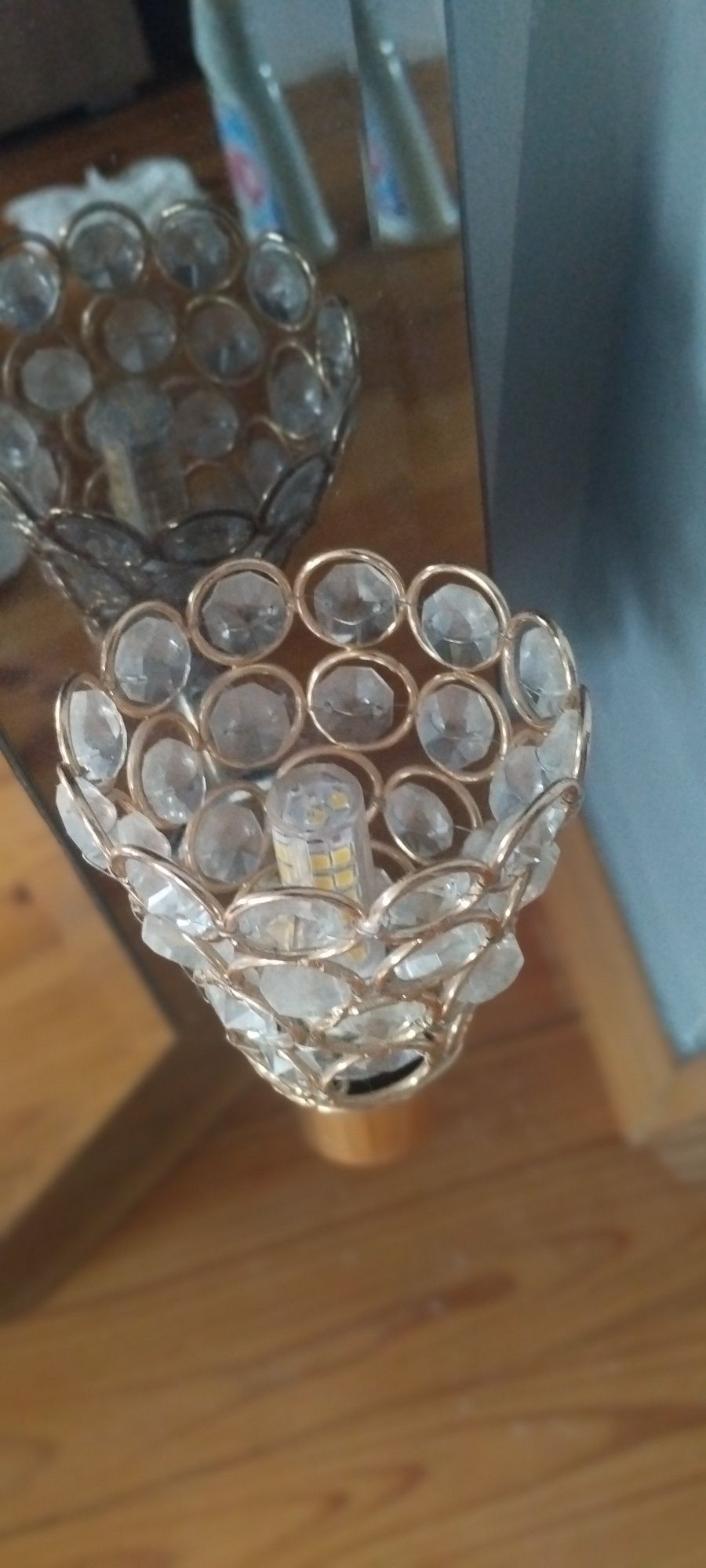 Lustro z oświetleniem, kinkietami