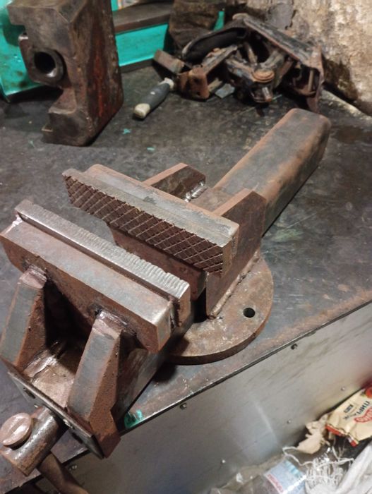 Тиски слесарные быстрозажимные тески лещата