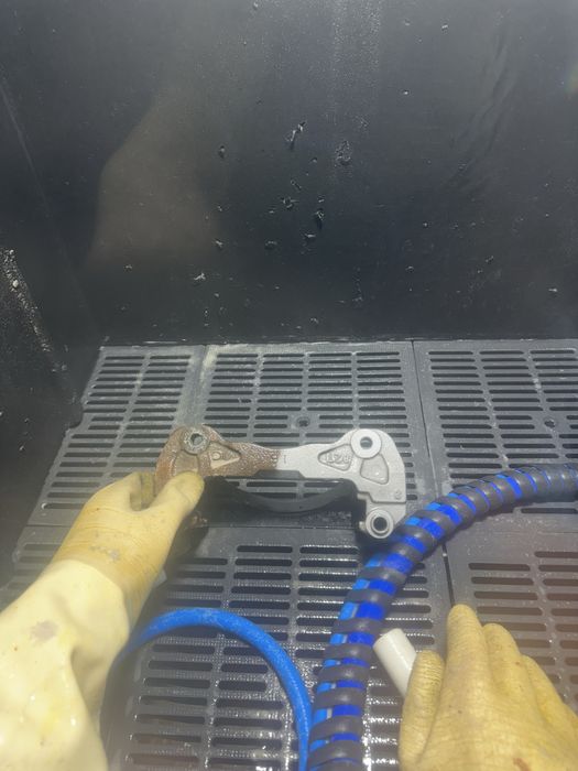 Надоємо послуги Аквабласту ,піскоструй ,порошкова покрасуа,мийка днища