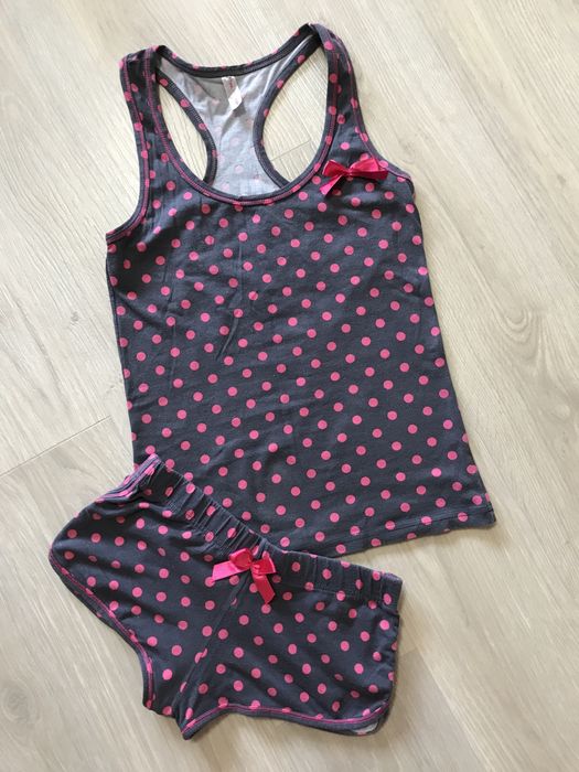 На дівчинку Костюмчики Піжами Сукні Спідниці Наборчики речей