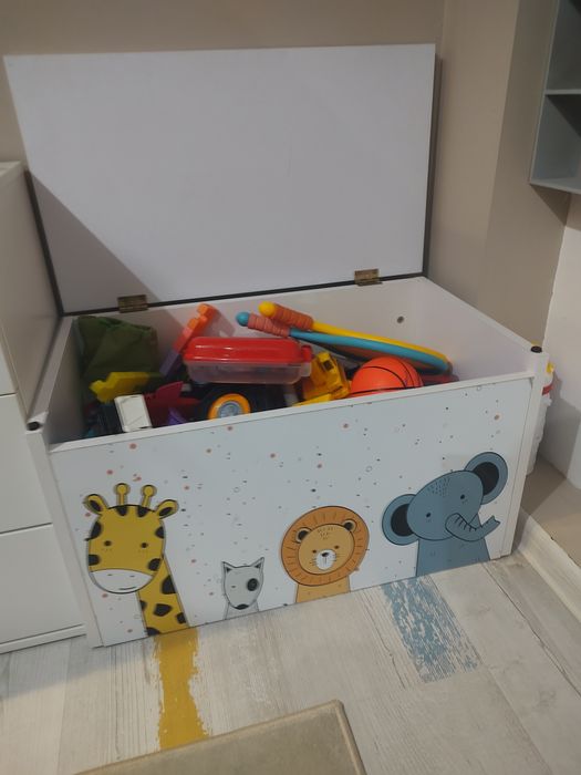 Zestaw mebli dziecięcych szafa komoda pojemnik na zabawki