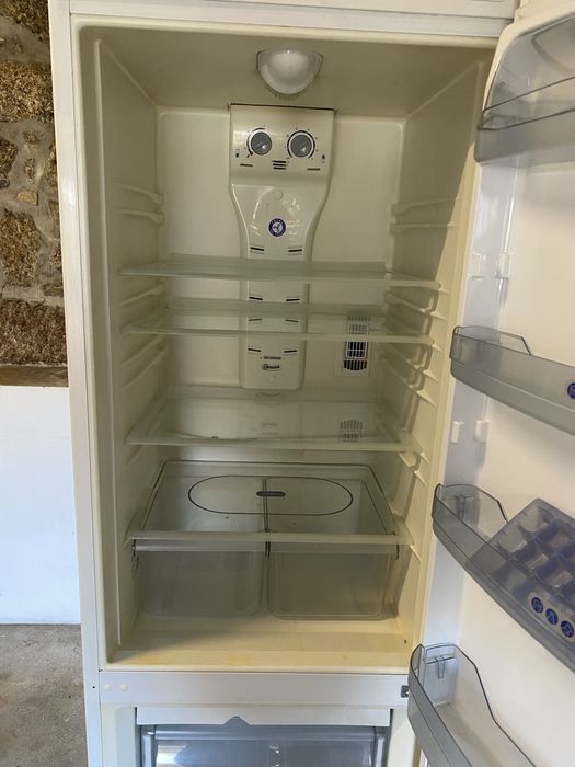 Frigorífico Combinado Branco Whirlpool