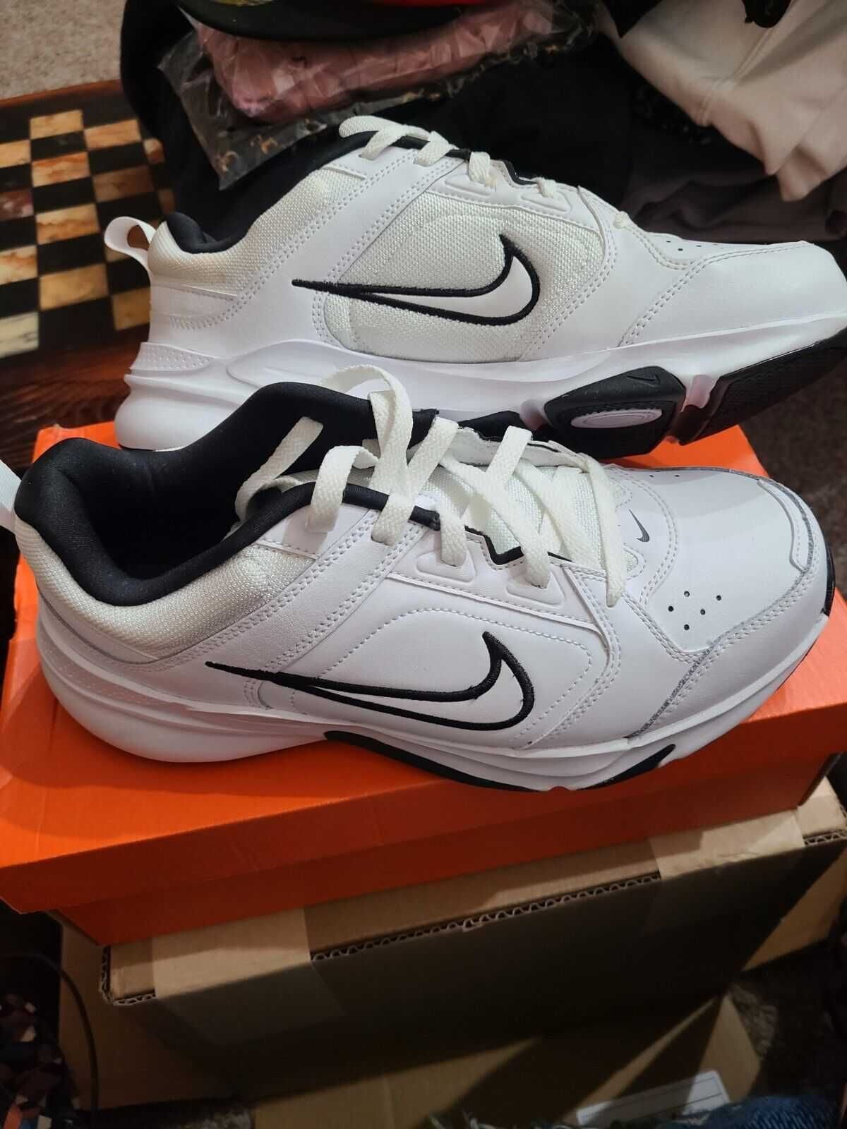 Шкіряні кросівки Nike Defy All Day 4Е DM7564-100 ОРИГІНАЛ білі Monarch