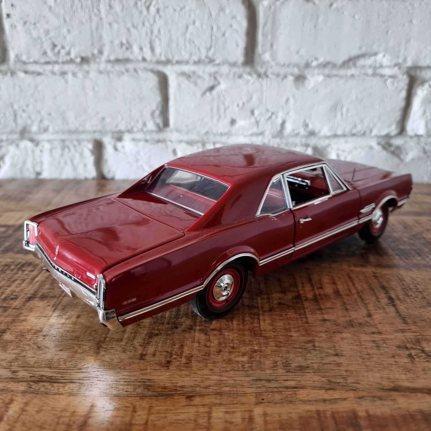 Oldsmobile 4-4-2 66 Highway 61 1:18