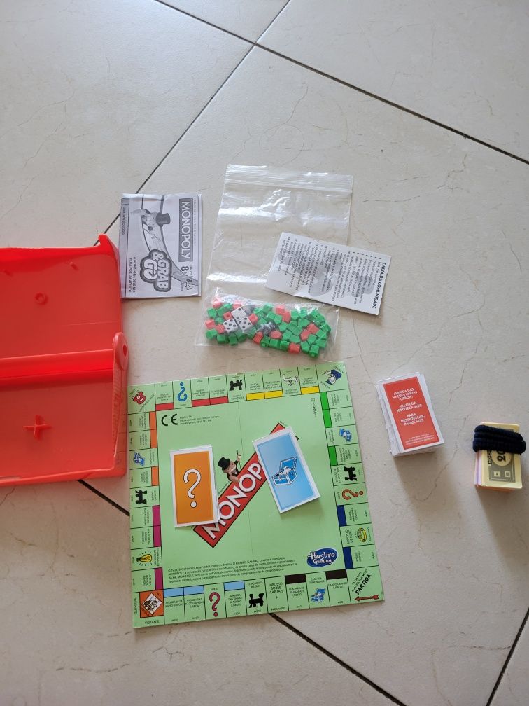 Jogo Monopoly criança