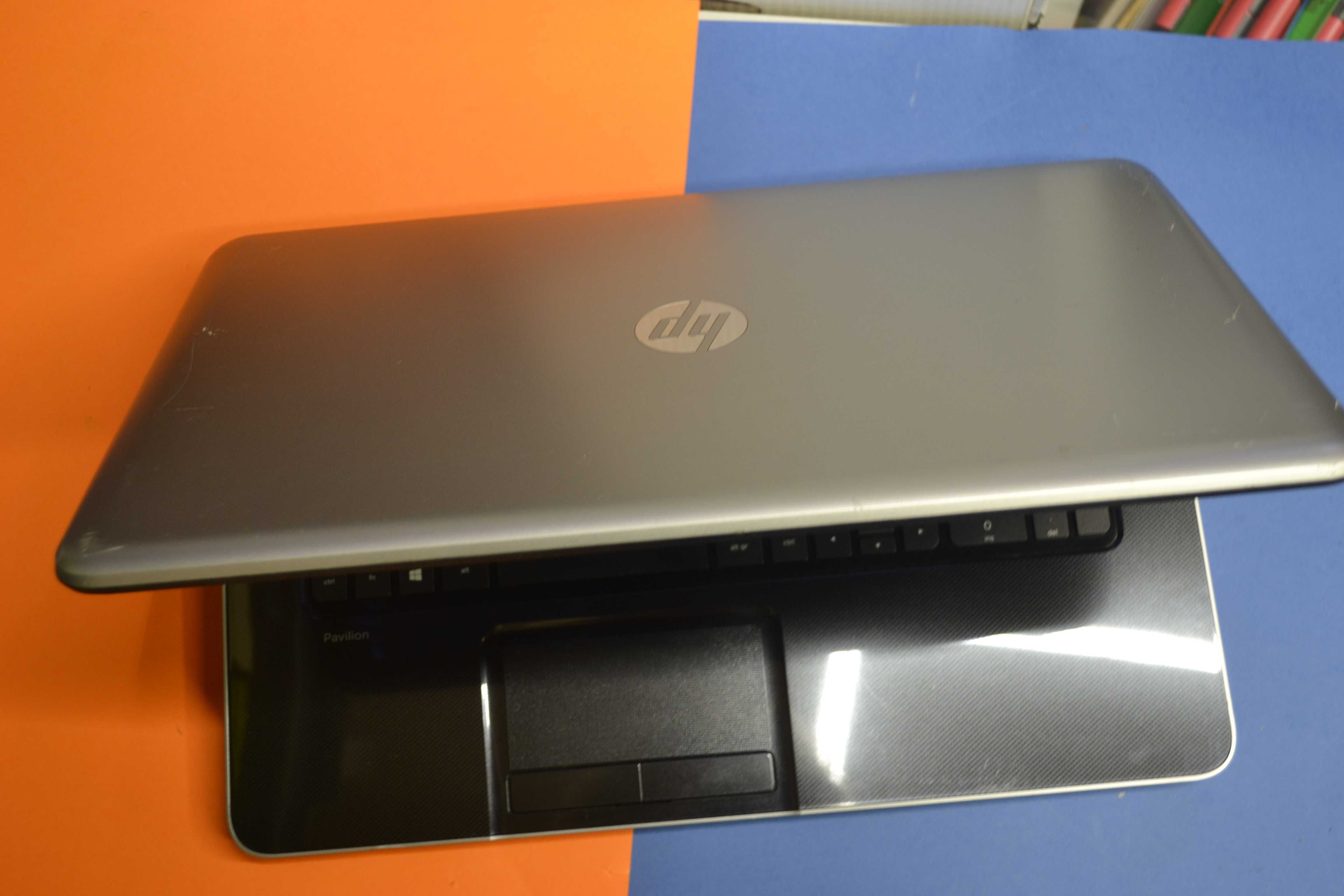 Laptop HP PAVILION 17, AMD A8-4500M, 500gb, 6gb, RADEON, 17cali