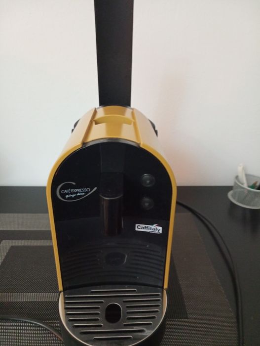 Maquina de café Nexpresso	pingo doce em perfeitas condições