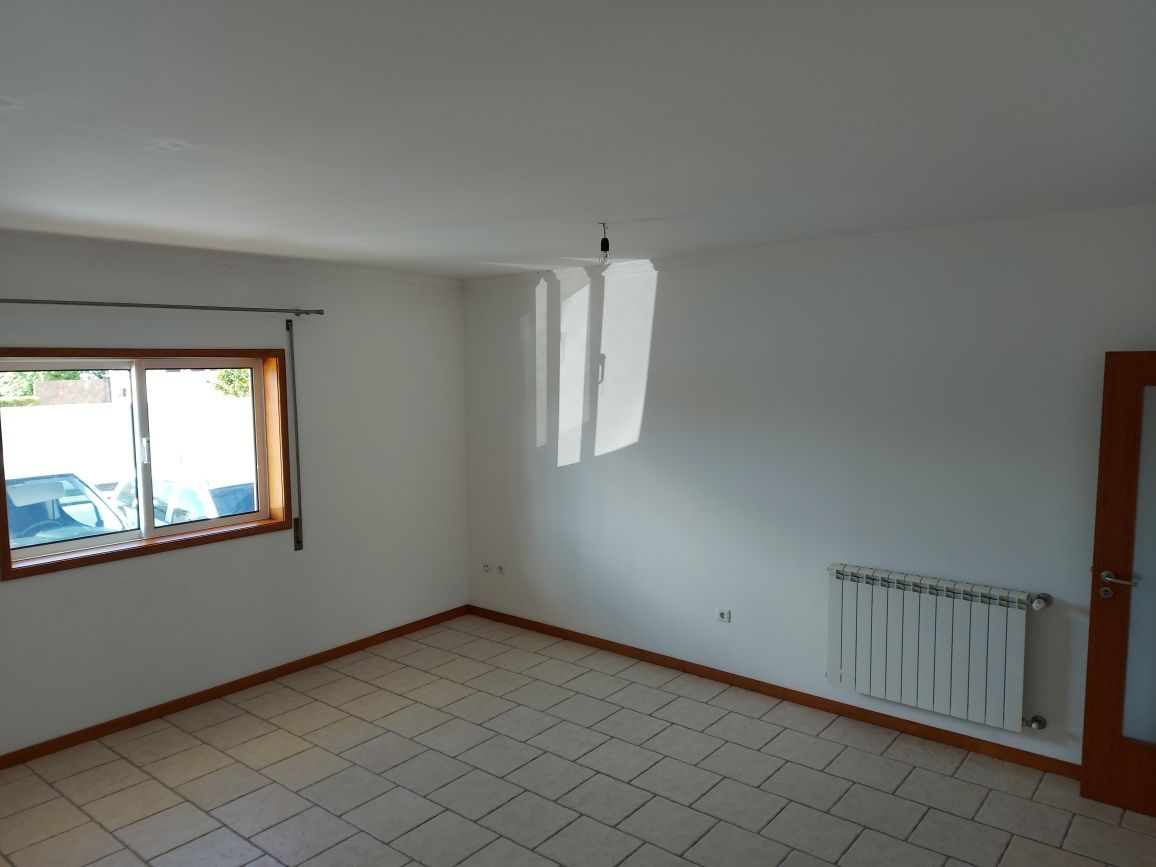 Apartamento T2 Aradas c/garagem e churrasqueira