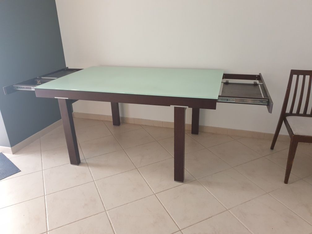 Conjunto mesa de jantar extensivel + cadeiras, madeira maciça