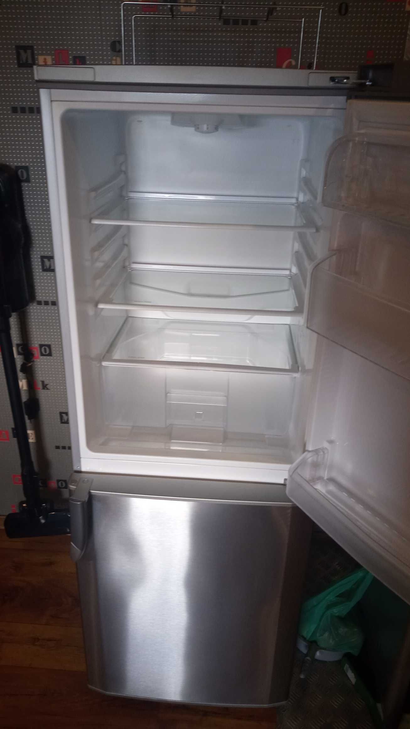 Lodówka BEKO CSA 24021X