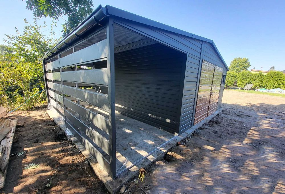 Garaż blaszany dwuspadowy + wiata panelowa 6×5 antracyt + drewno