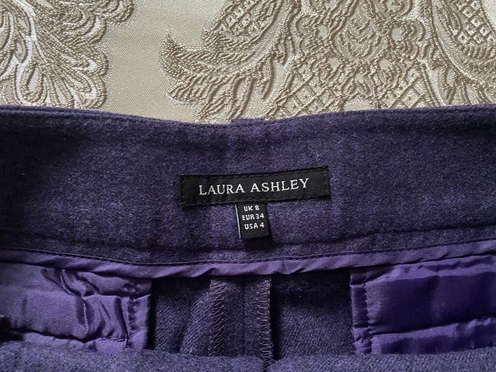 Шорты Laura Ashley, шерстяные, состояние новых. Размер 34