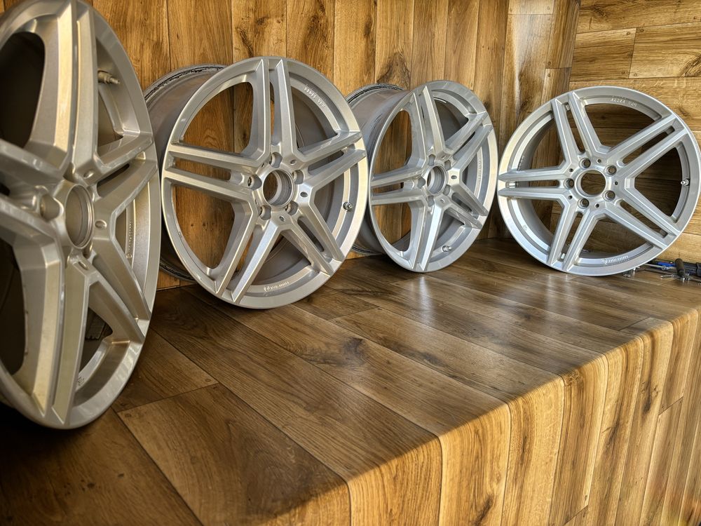 Alufelgi Uniwheels 18cali 2szerokosci et43i52,5 J8i9 stan bdb Mercedes